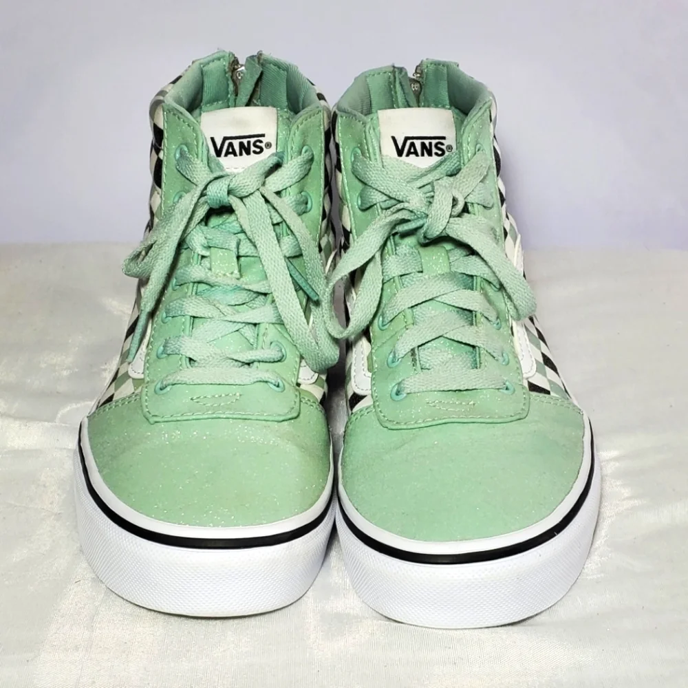 Vans Women's Size 5 Ward Checkerd Sneakers.
